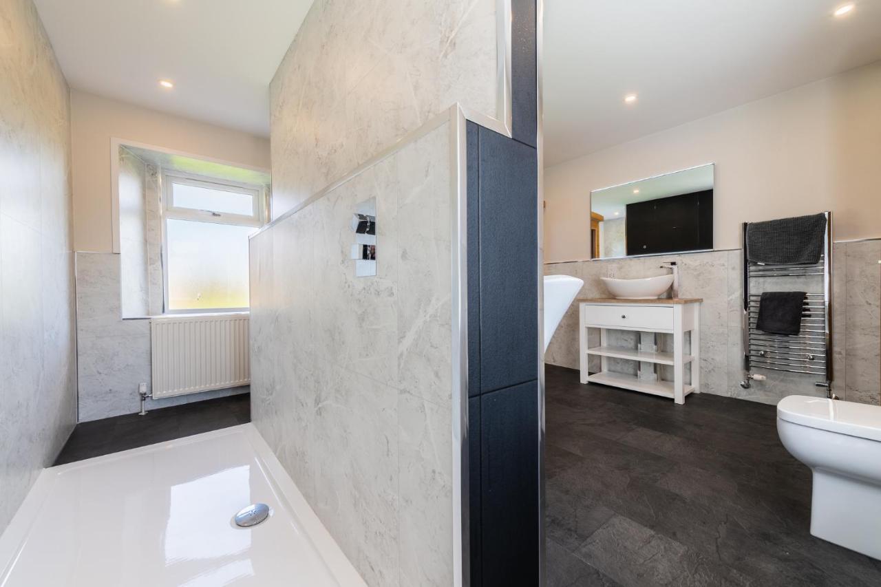 Nether Newton - Sleeps 12, Hottub, Sauna, Private Garden Newmilns المظهر الخارجي الصورة