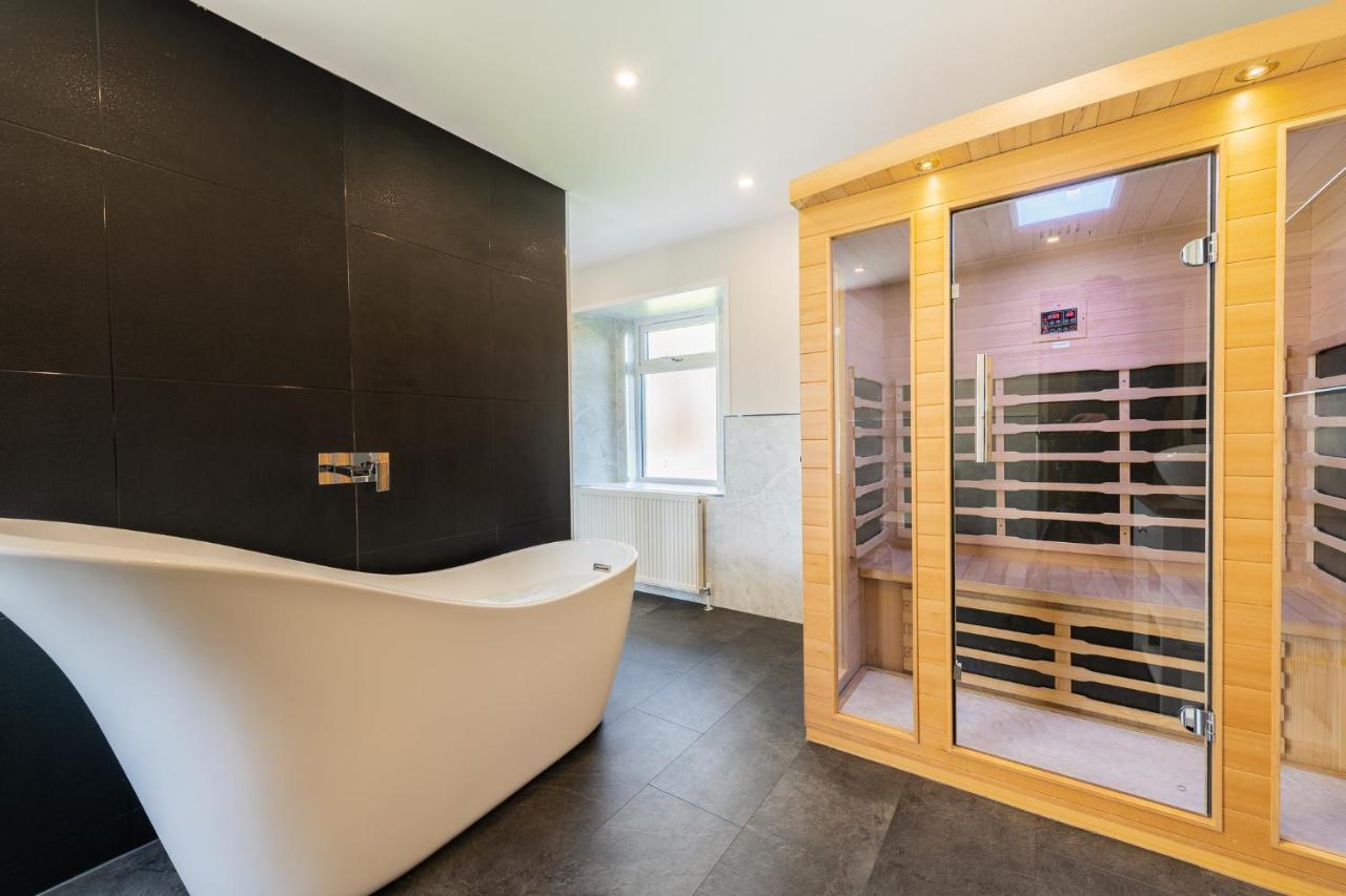 Nether Newton - Sleeps 12, Hottub, Sauna, Private Garden Newmilns المظهر الخارجي الصورة